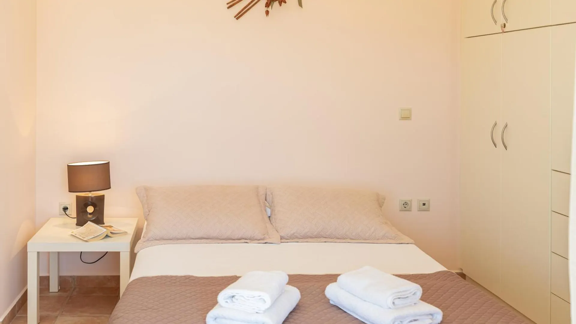 Ampelos Land Svoronata Apartment